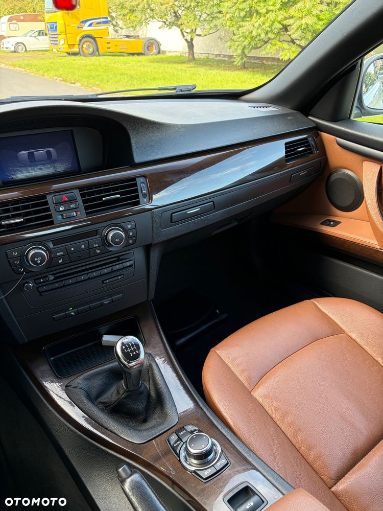 BMW Seria 3 320i Edition Exclusive - 12