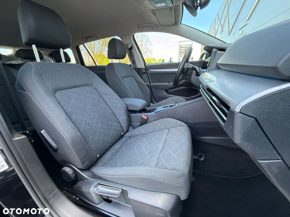 Volkswagen Golf 1.0 eTSI OPF DSG Life - 33