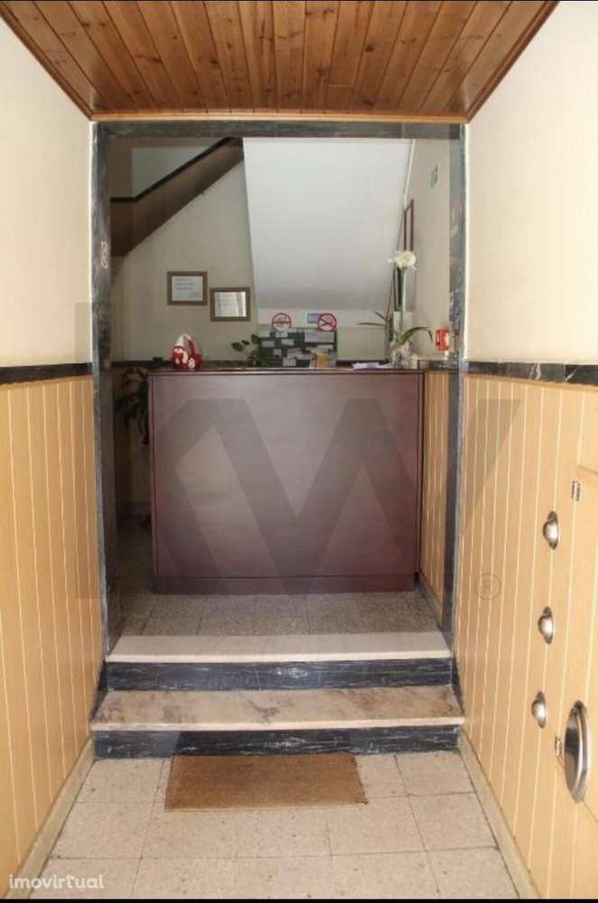 Prédio com potencial de reabilitação no centro de Vendas Novas - Grande imagem: 4/8