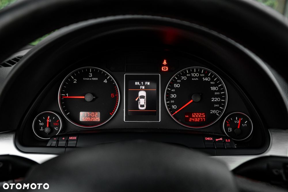 Audi A4 Avant 2.0 TDI DPF Quattro - 28