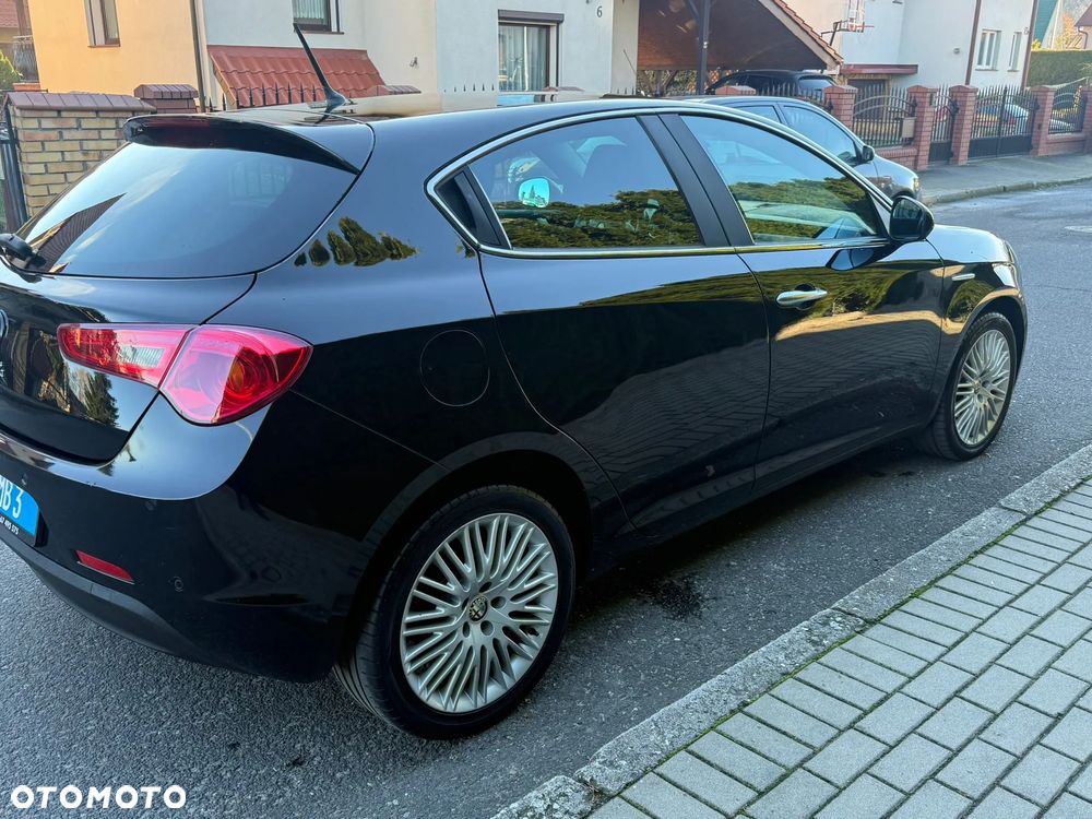 Alfa Romeo Giulietta 1.6 JTDM 16V B-Tech - 4