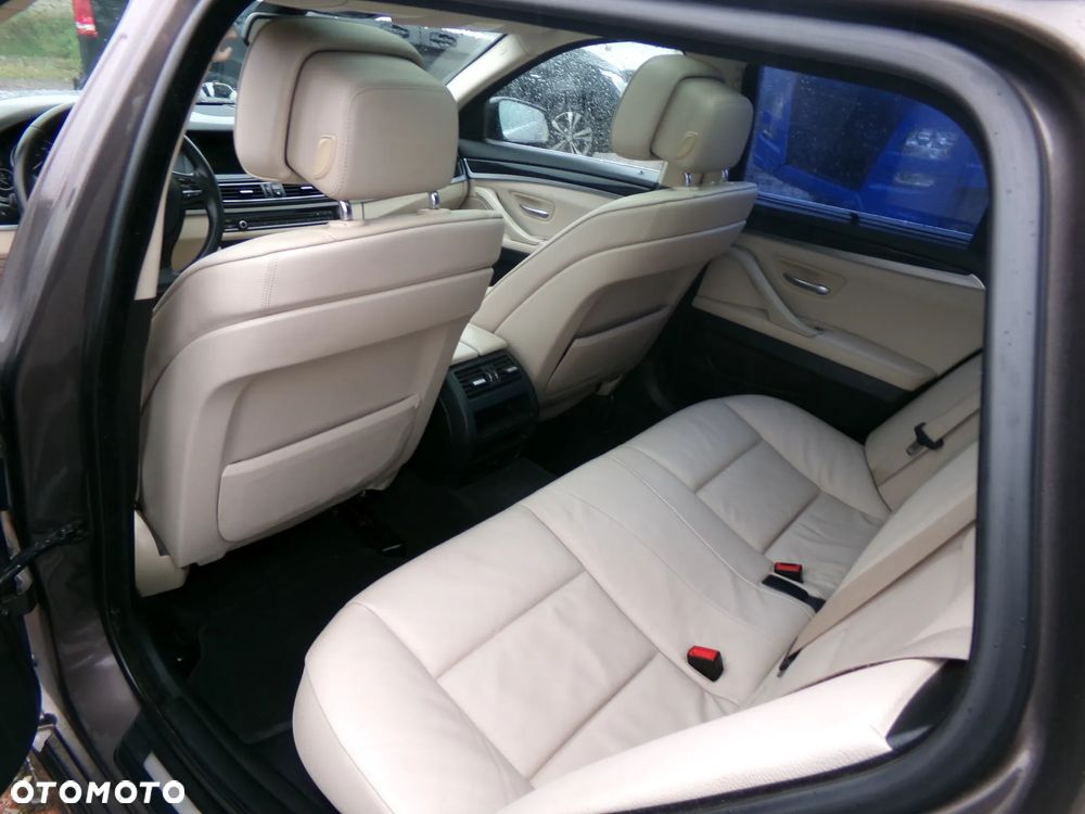 BMW Seria 5 520d Sport-Aut - 11
