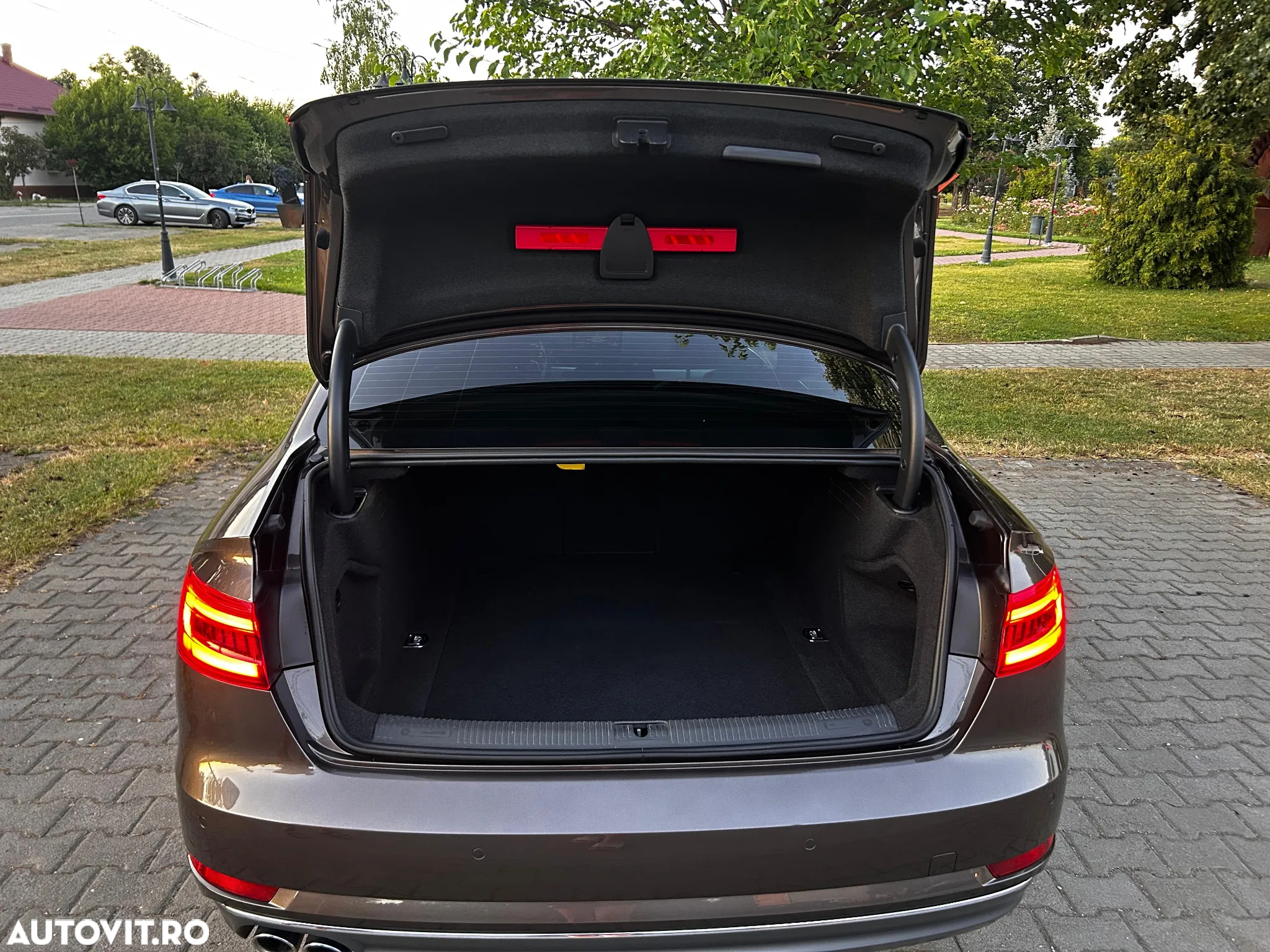 Audi A4 2.0 TDI S tronic Sport - 11