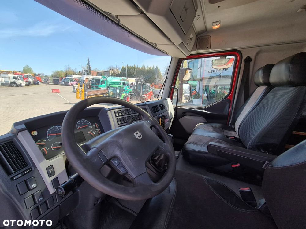 Volvo FL 230 4*2 / POMOC DROGOWA / RUCHOMA PLATFORMA / SERWISOWANY / NOWY SILNIK / BEZWYPADKOWY / 2 WCIĄGARKI / DUŻA KABINA - 29
