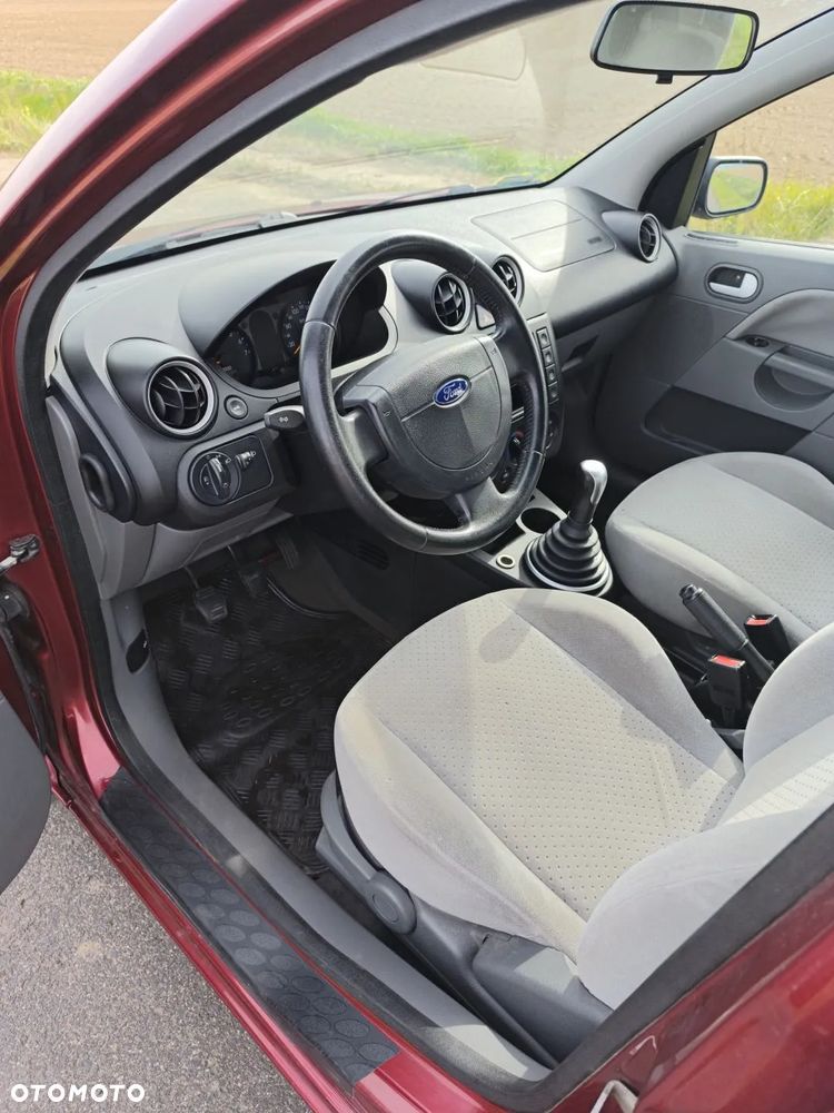 Ford Fiesta 1.4 Ghia - 8