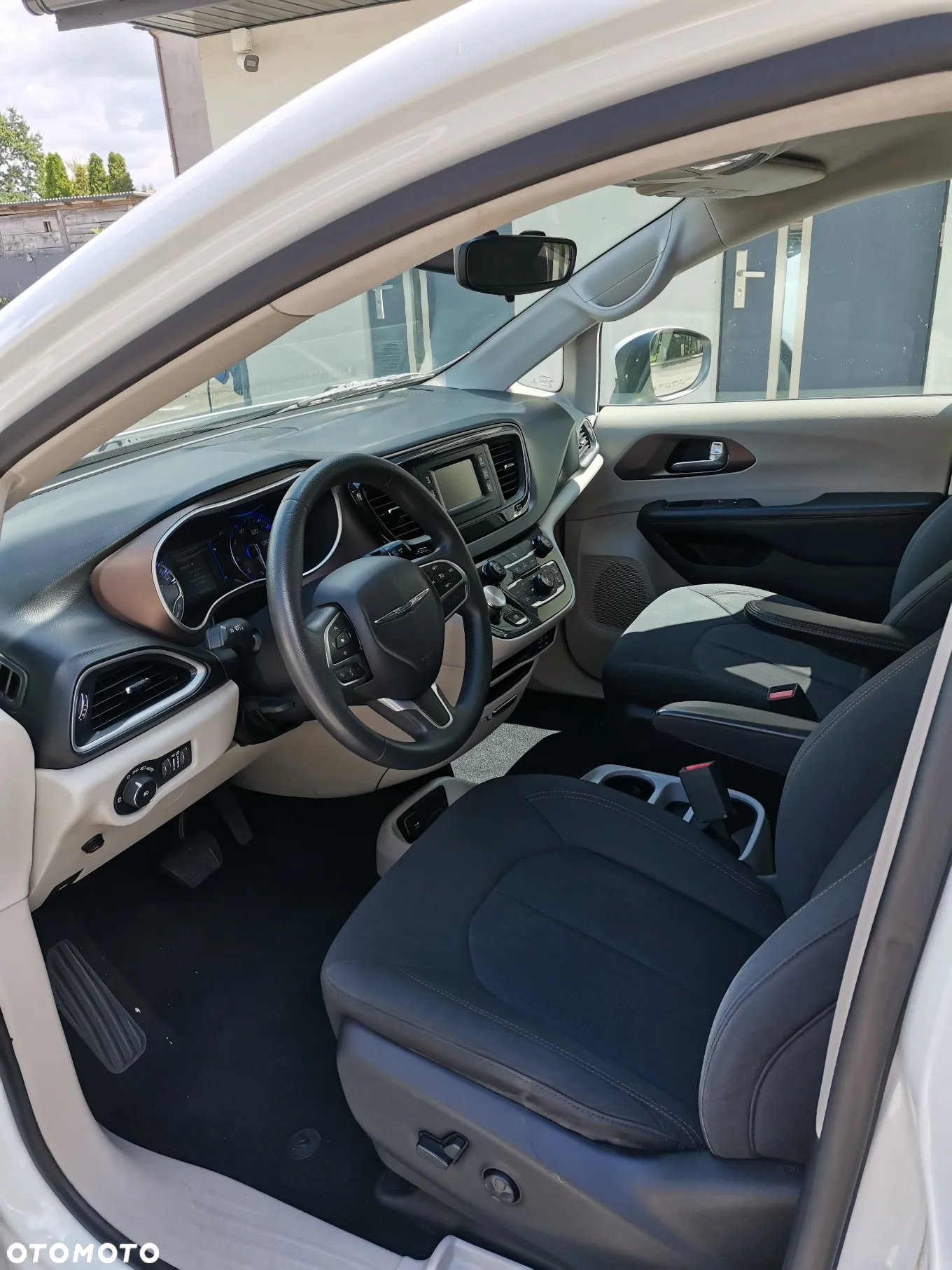 Chrysler Pacifica - 7
