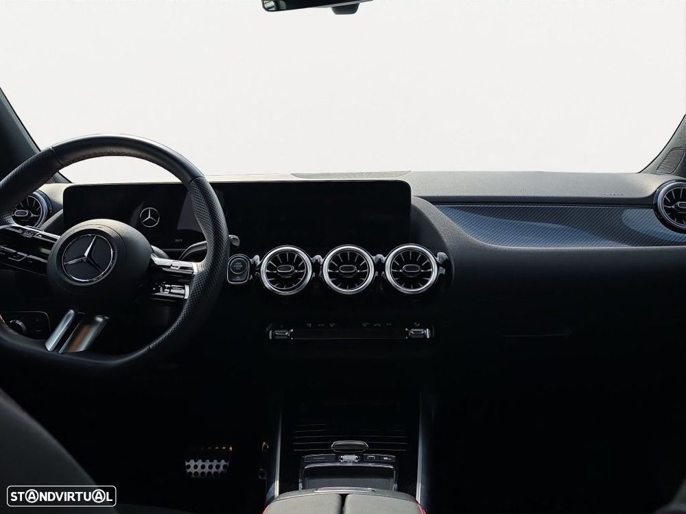 Mercedes-Benz GLA 200 - 12