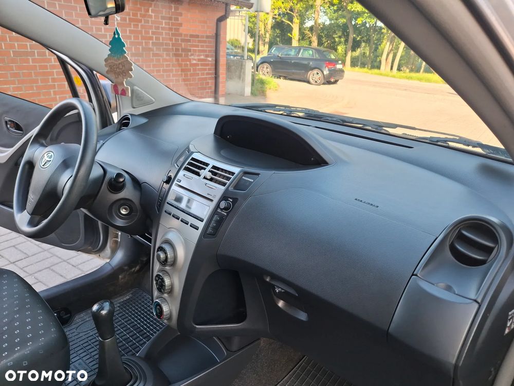 Toyota Yaris 1.0 Luna A/C - 21