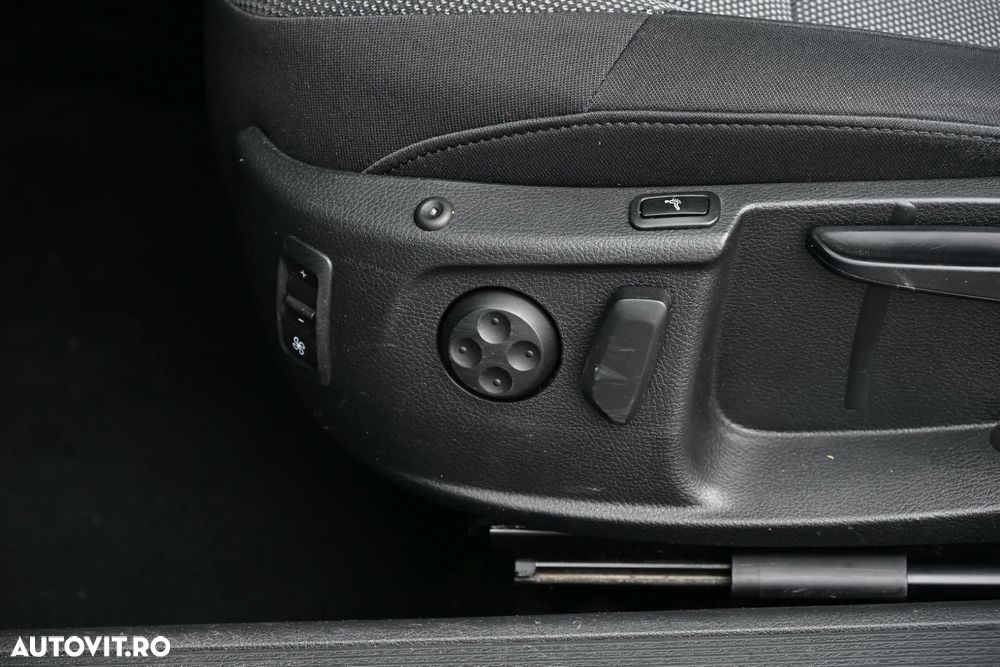 Volkswagen Passat Variant 2.0 TDI DSG BlueMotion Technology Comfortline - 19