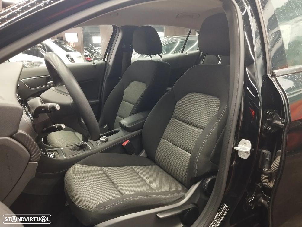 Mercedes-Benz GLA 180 d - 15