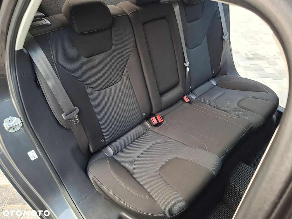 Ford Mondeo - 29