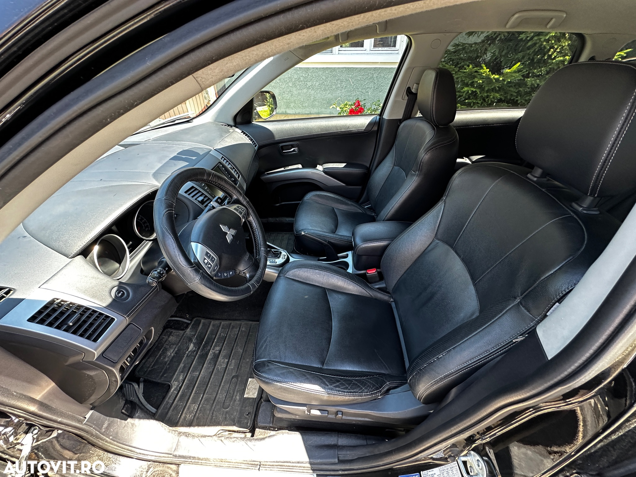 Mitsubishi Outlander - 12