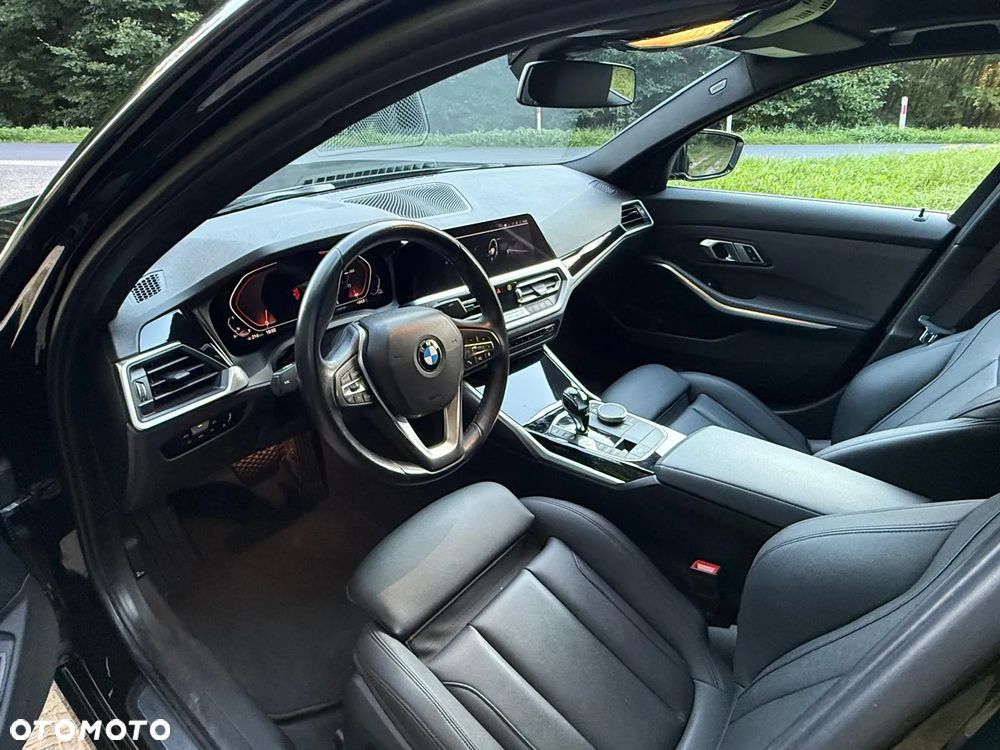 BMW Seria 3 330i xDrive - 21