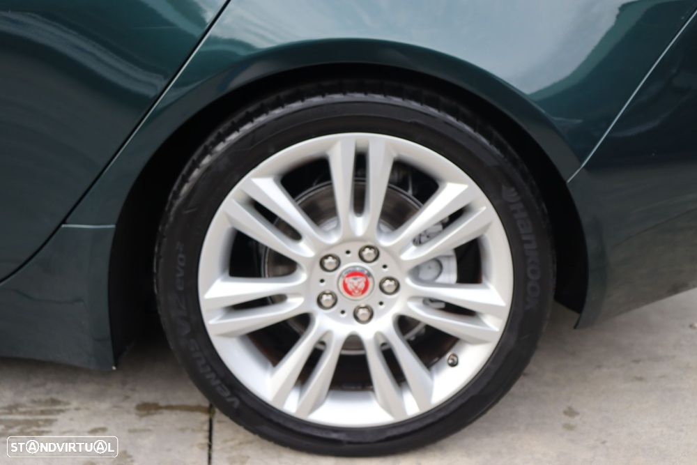 Jaguar XE 2.0 D Prestige Aut. - 8