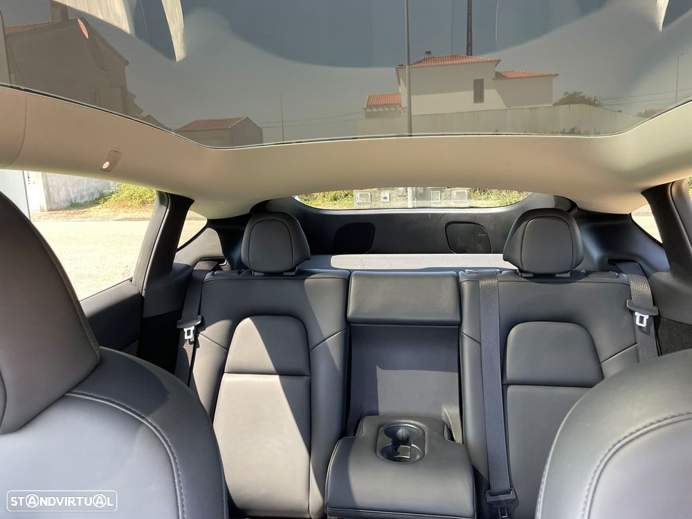 Tesla Model Y - 16