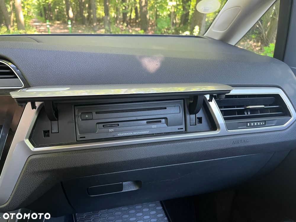 Volkswagen Touran - 24