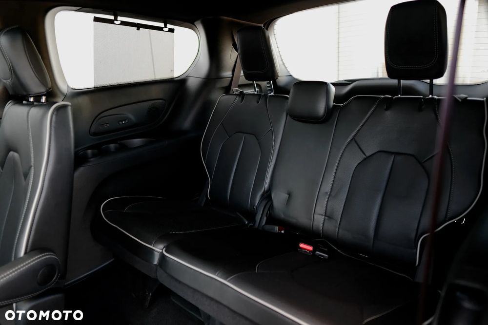Chrysler Pacifica - 34
