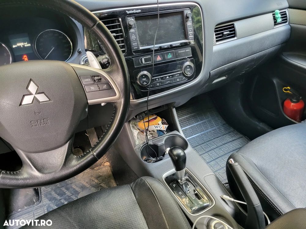 Mitsubishi Outlander - 4