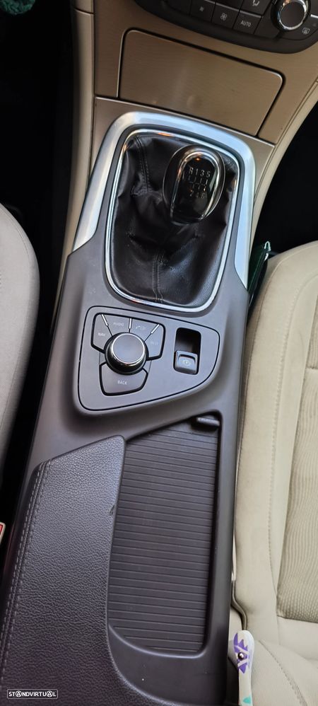 Opel Insignia Sports Tourer - 10