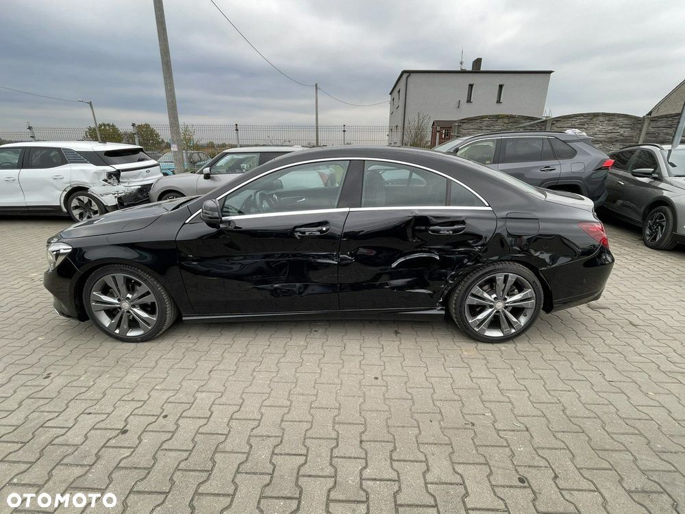 Mercedes-Benz CLA 200 7G-DCT UrbanStyle Edition - 3