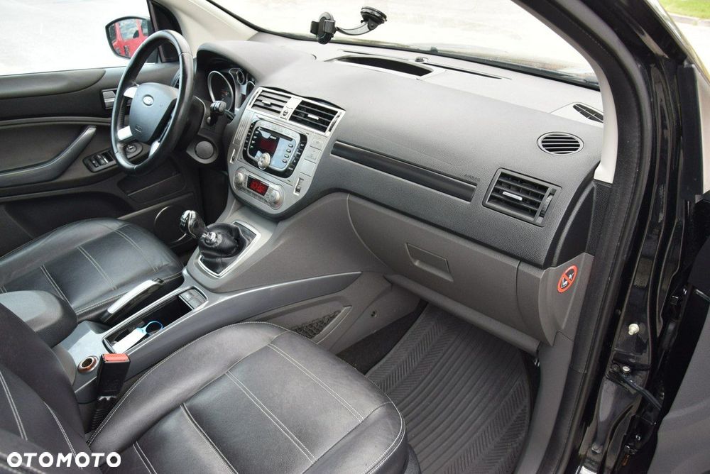 Ford Kuga 2.0 TDCi 2x4 Titanium - 36