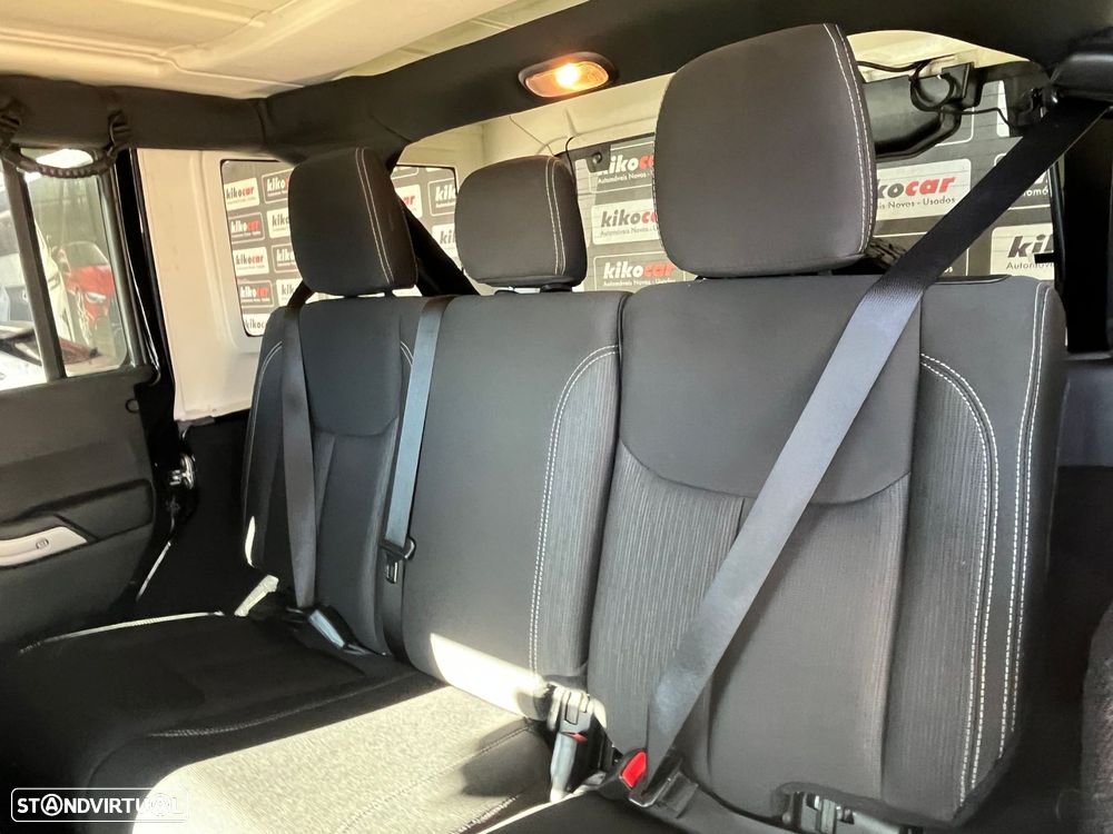 Jeep Wrangler Unlimited 2.8 CRD ATX Rubicon - 46