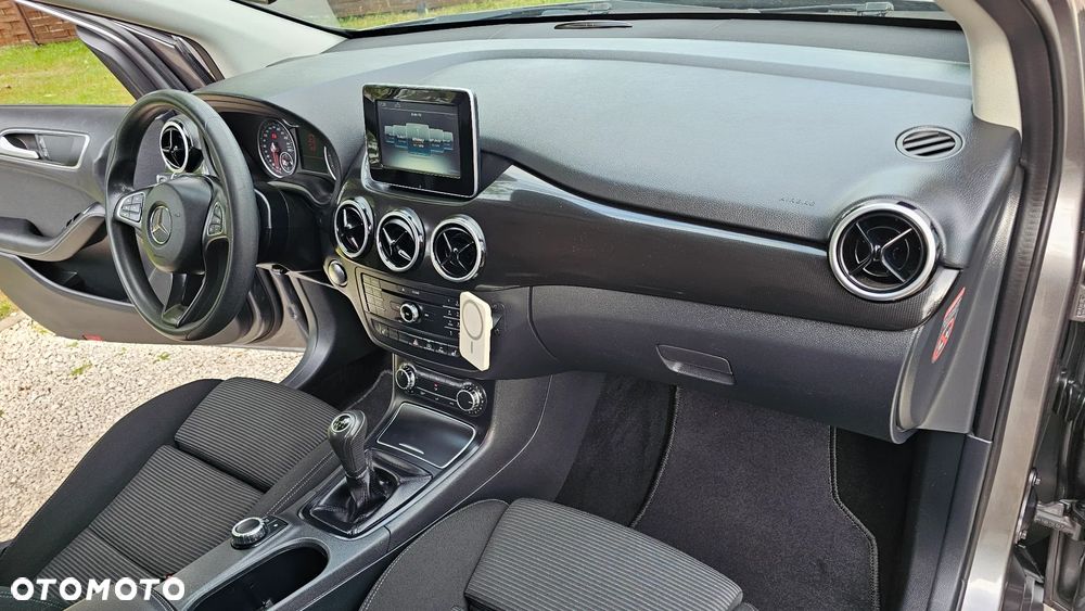 Mercedes-Benz Klasa B 180 d Edition - 11