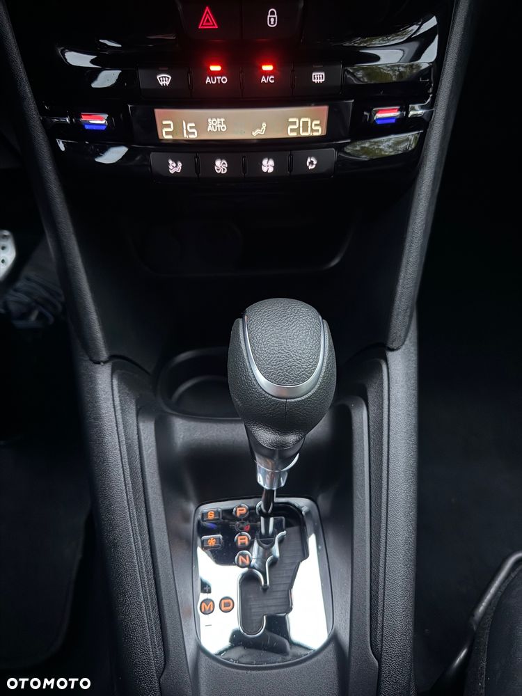 Peugeot 208 - 22