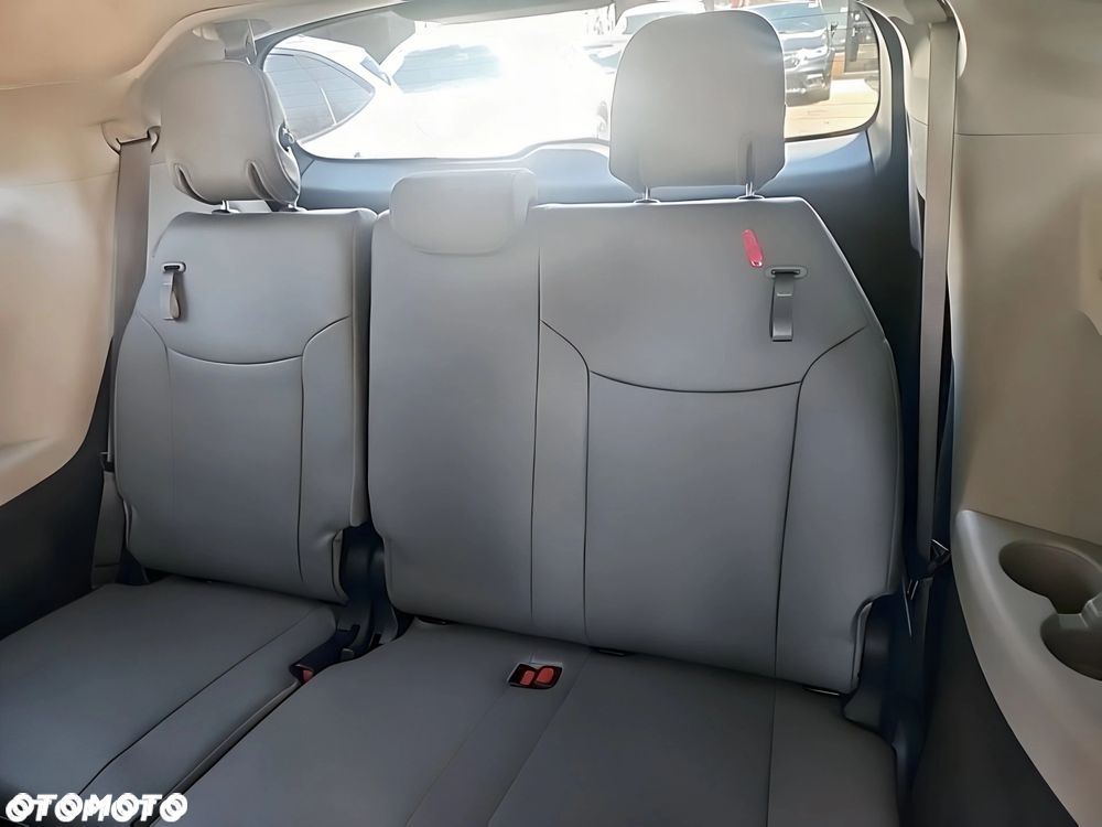 Toyota Sienna - 12