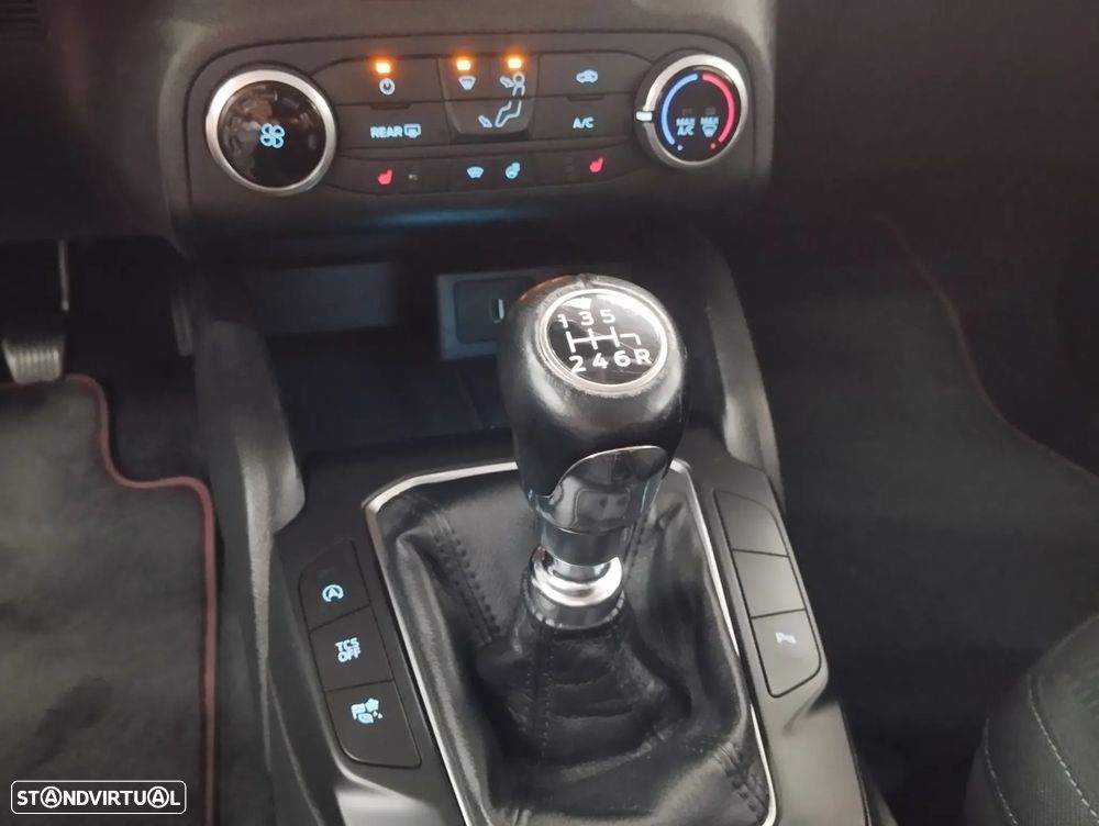 Ford Focus 1.0 EcoBoost Business - 23