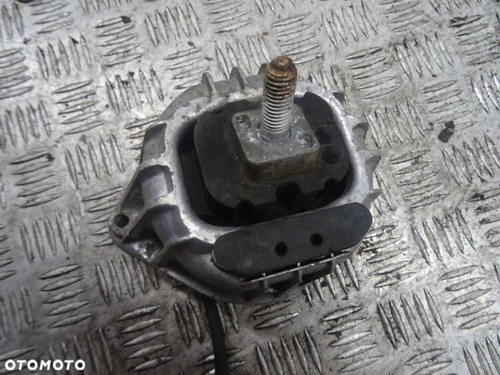 BMW E87 04-07 2.0B ŁAPA PODUSZKA SILNIKA 13981112 - 3