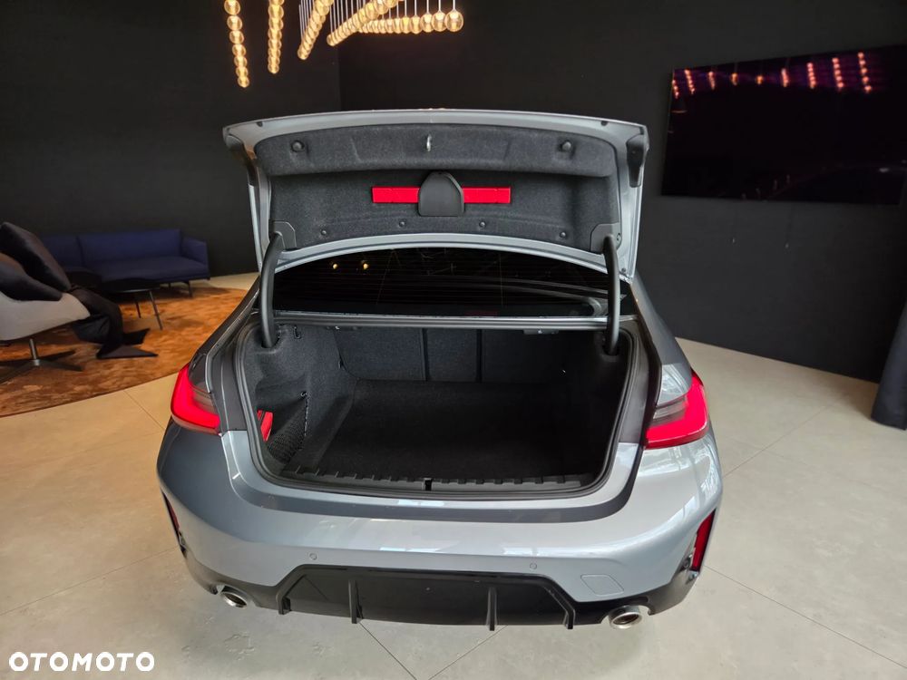 BMW Seria 3 318i M Sport - 22
