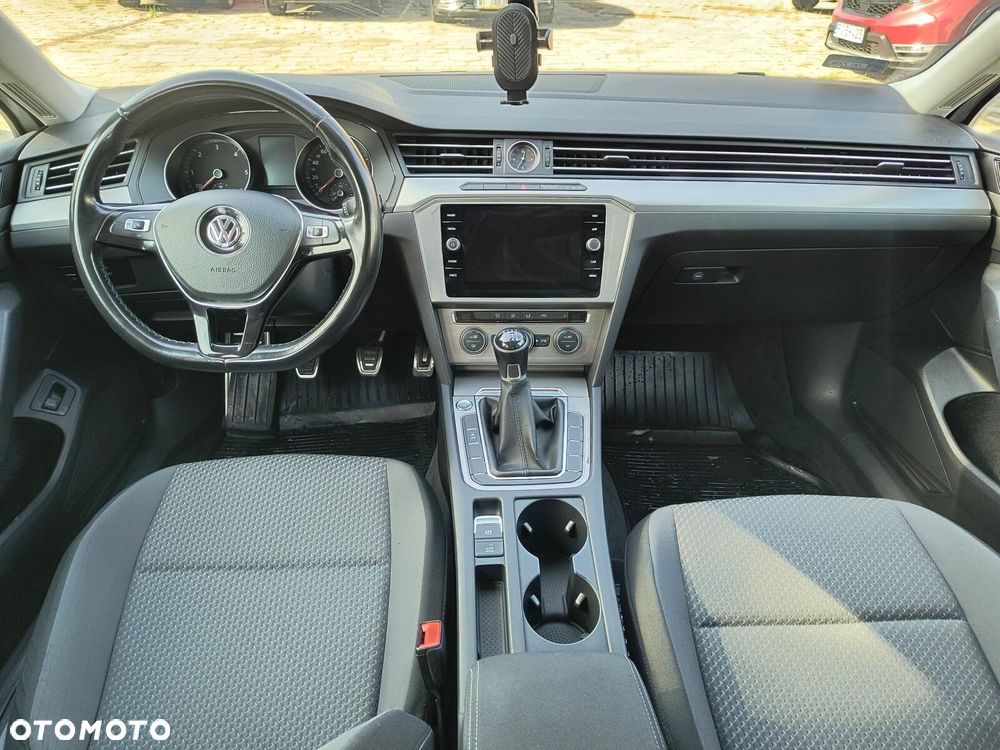 Volkswagen Passat - 11