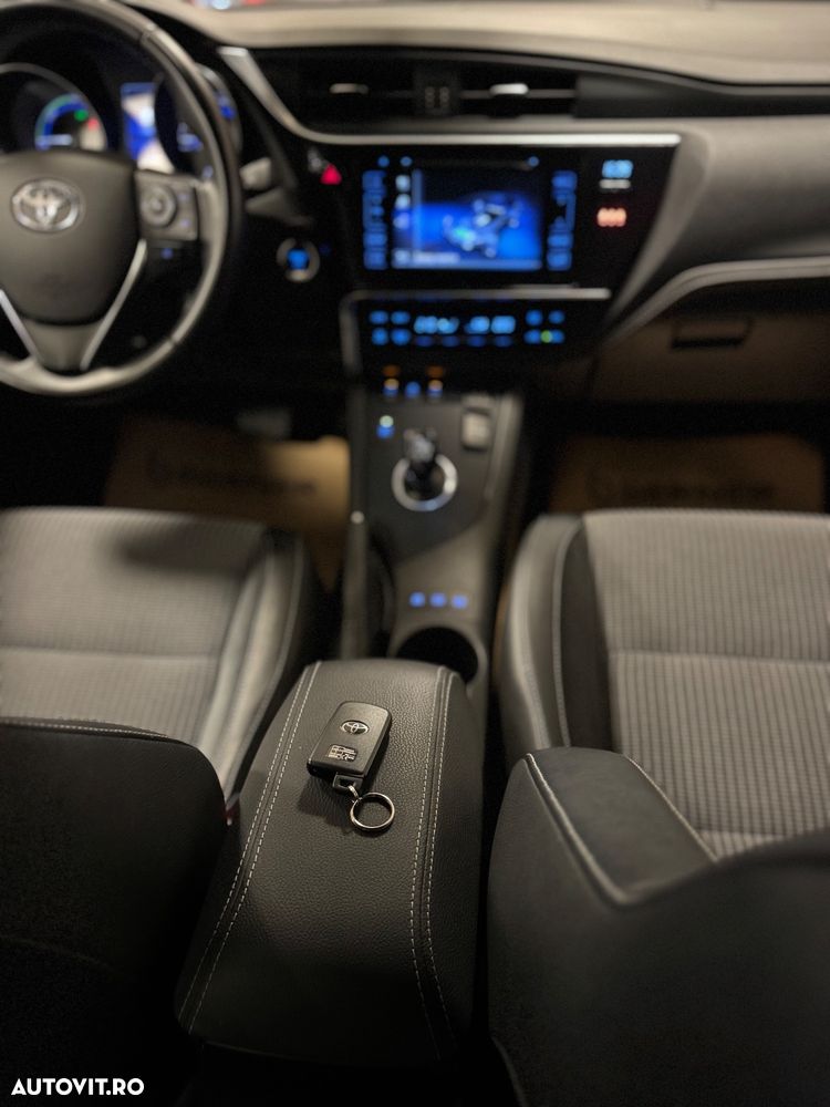 Toyota Auris 1.8 L VVT-i Sol + - 11