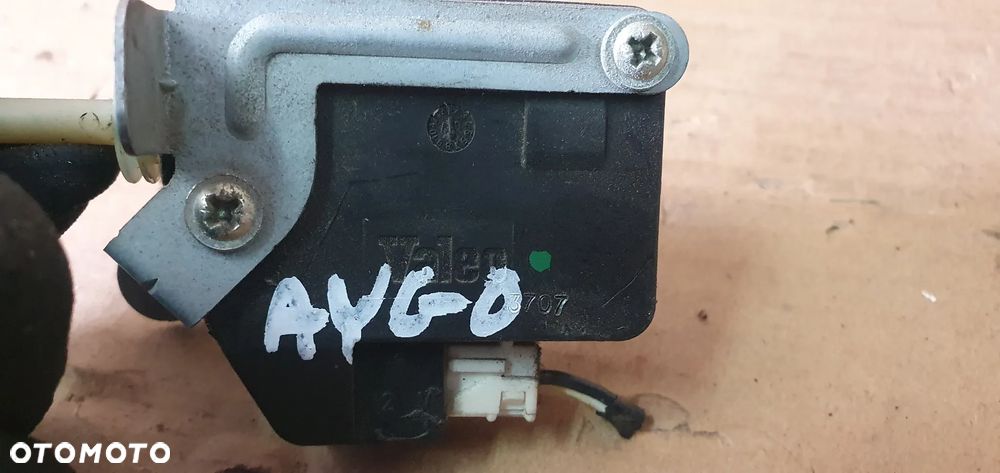 Silniczek siłownik zamka klapy bagażnika Toyota Aygo - 5