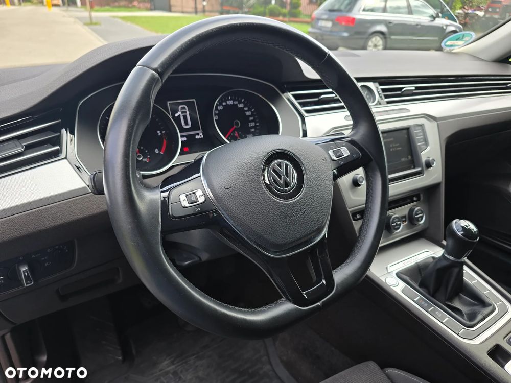 Volkswagen Passat Variant 2.0 TDI SCR BlueMotion Techn 4Mot Trendline - 17