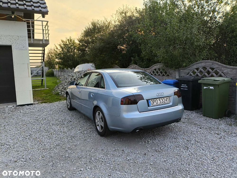 Audi A4 Limousine - 1