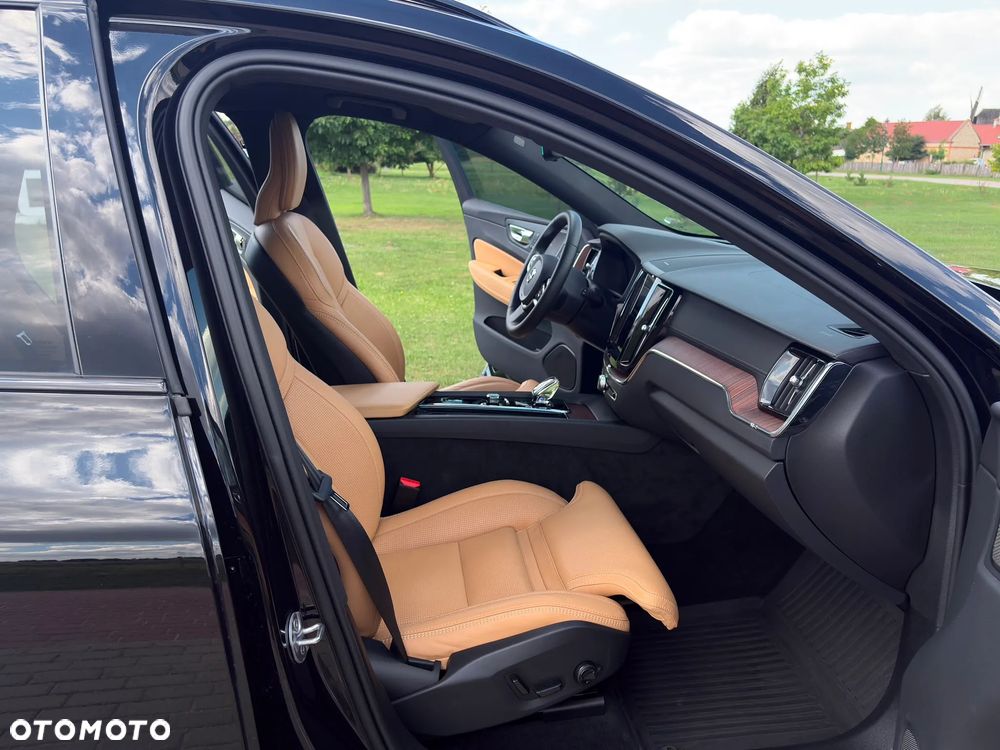 Volvo XC 60 B5 B AWD Ultimate Dark - 27