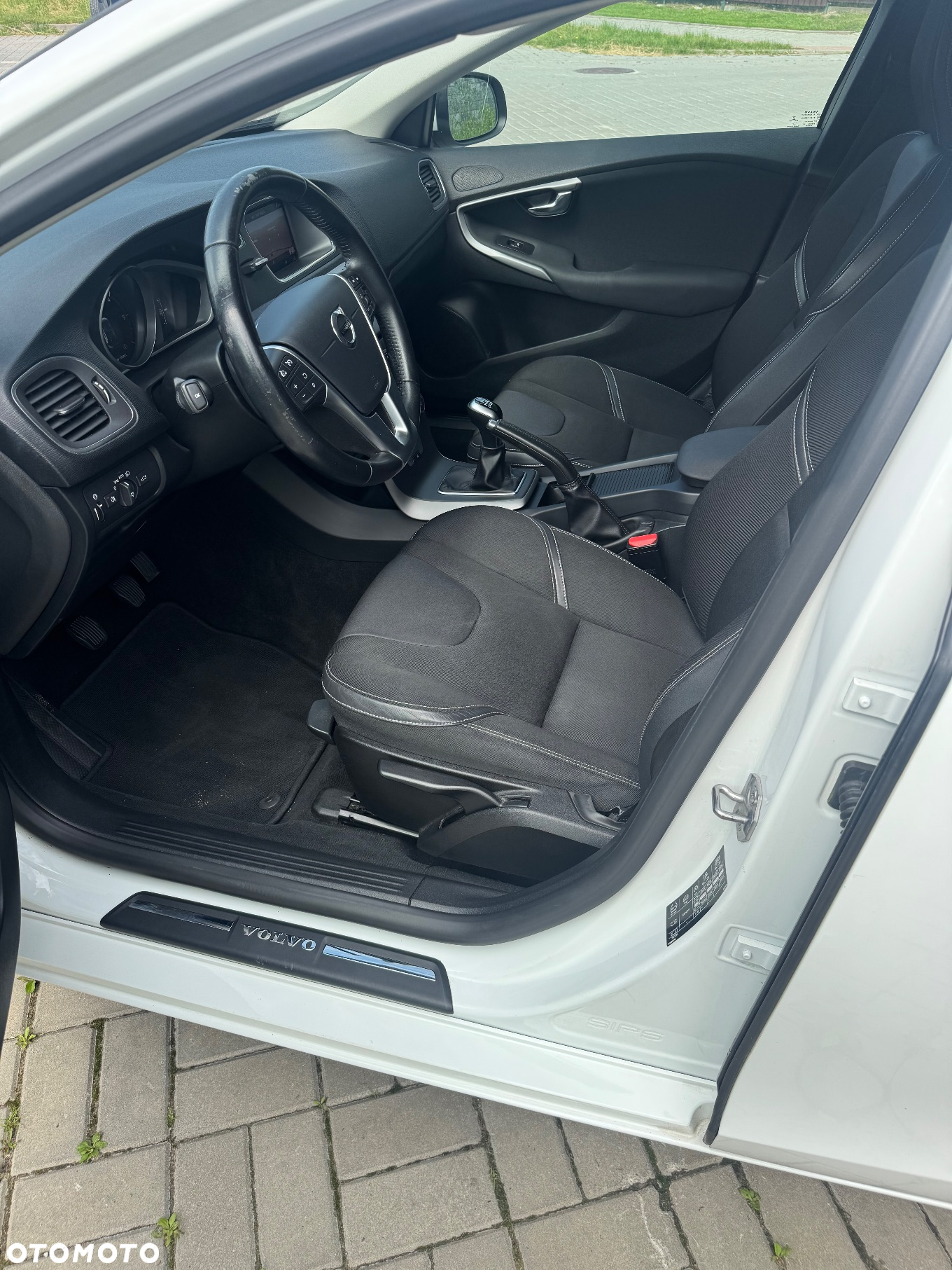 Volvo V40 D2 Drive-E Momentum - 9