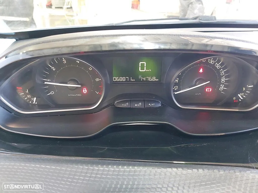 Peugeot 208 1.2 PureTech Signature - 5