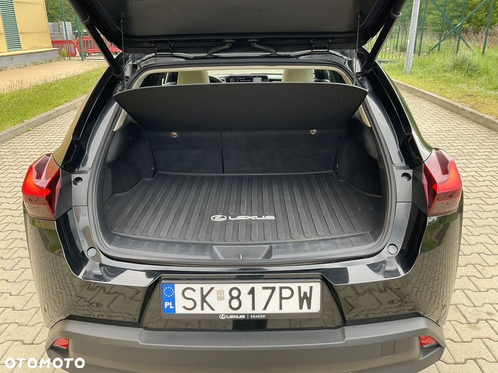 Lexus UX - 35