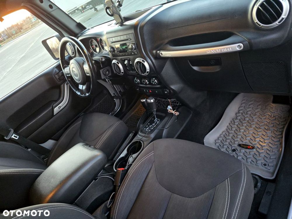 Jeep Wrangler 3.6 Unlim Sahara - 37