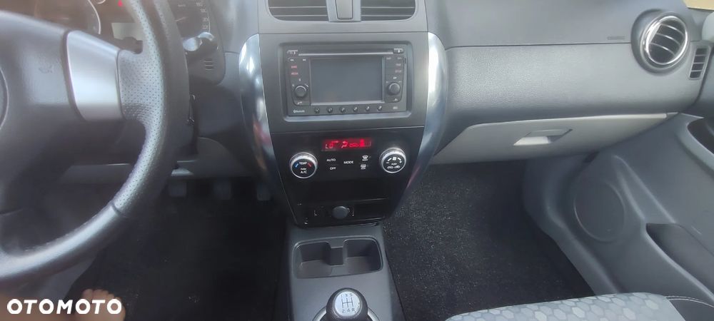 Suzuki SX4 1.6 Comfort - 10
