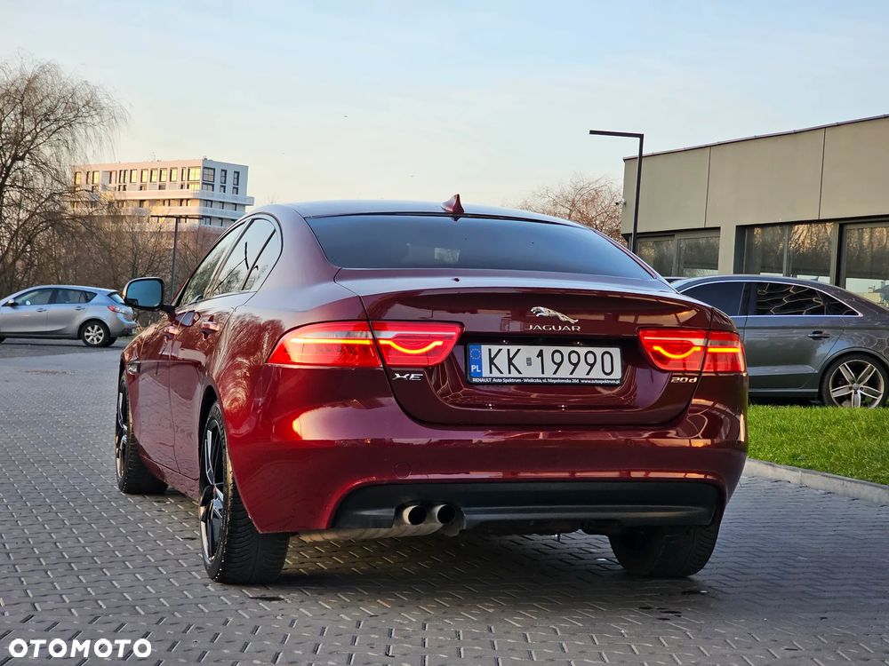 Jaguar XE 2.0 D Prestige - 3