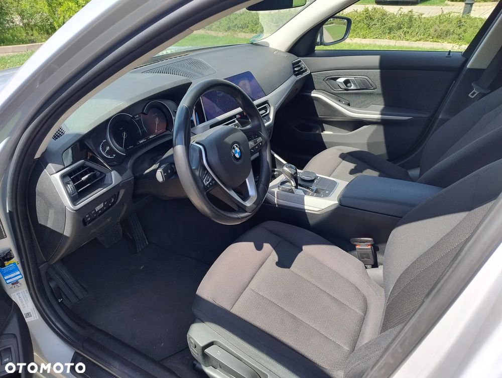 BMW Seria 3 318d - 19