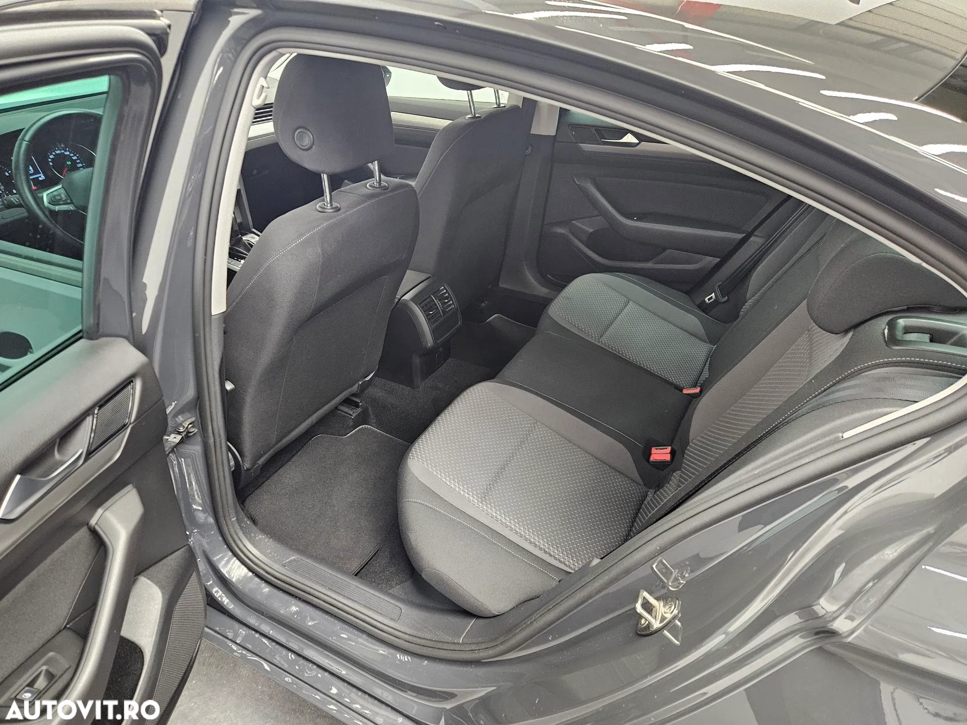 Volkswagen Passat - 5