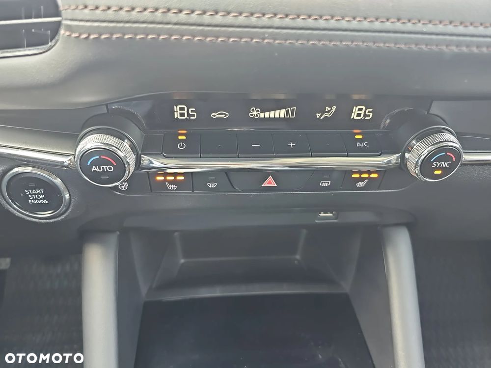 Mazda 3 2.0 mHEV Hikari - 18