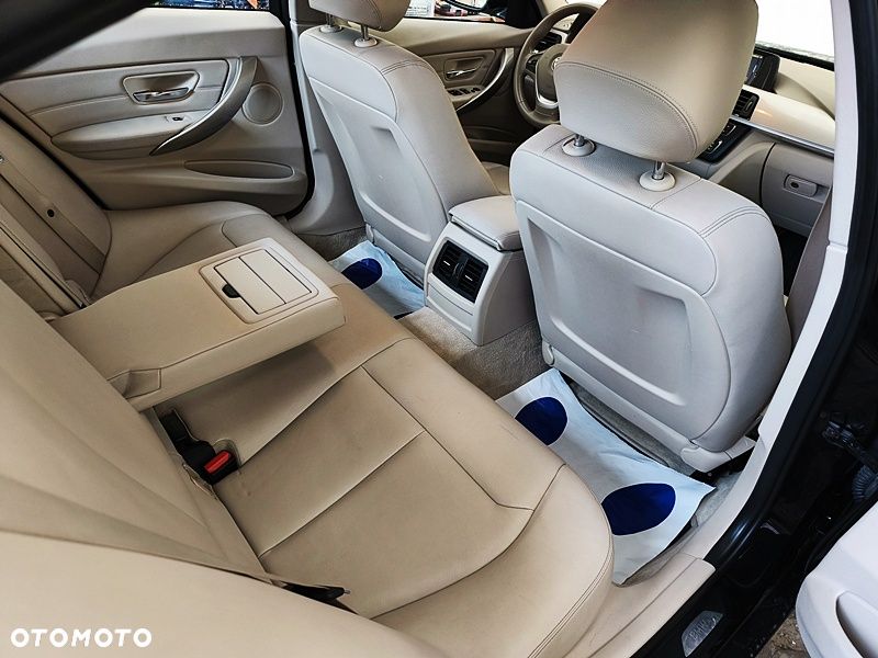 BMW Seria 3 320i Modern Line - 36