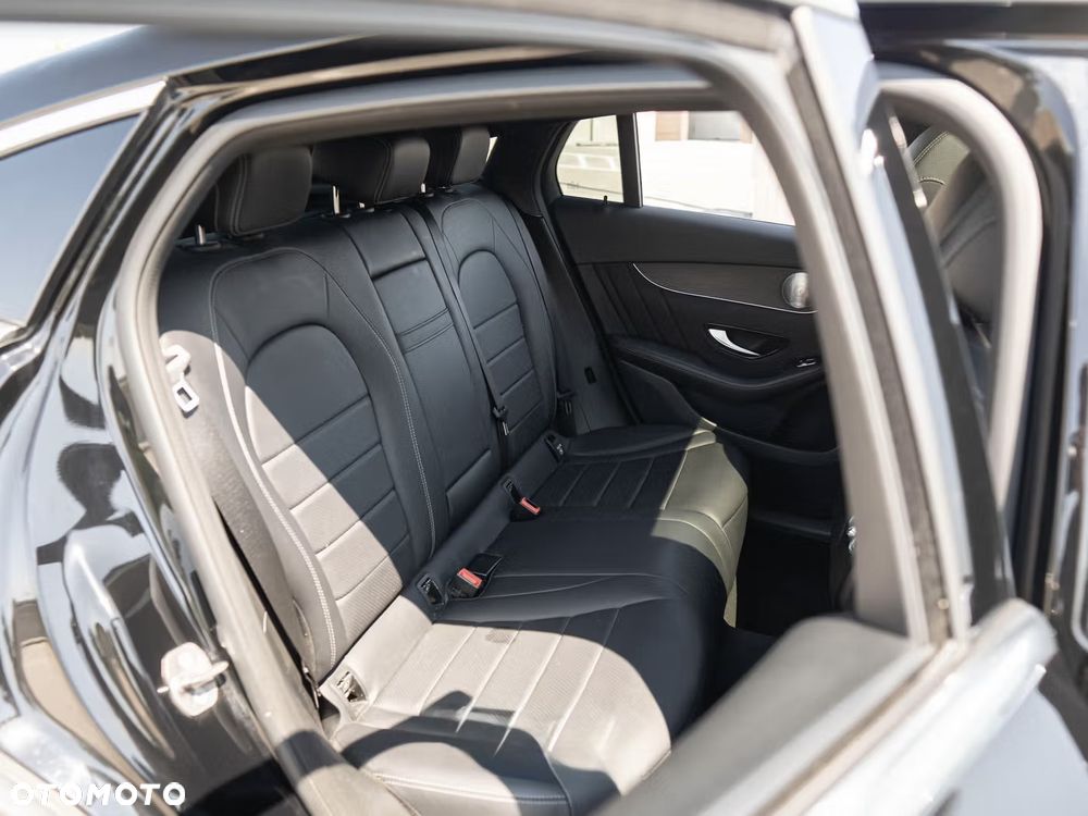 Mercedes-Benz GLC 300 4Matic 9G-TRONIC AMG Line - 20