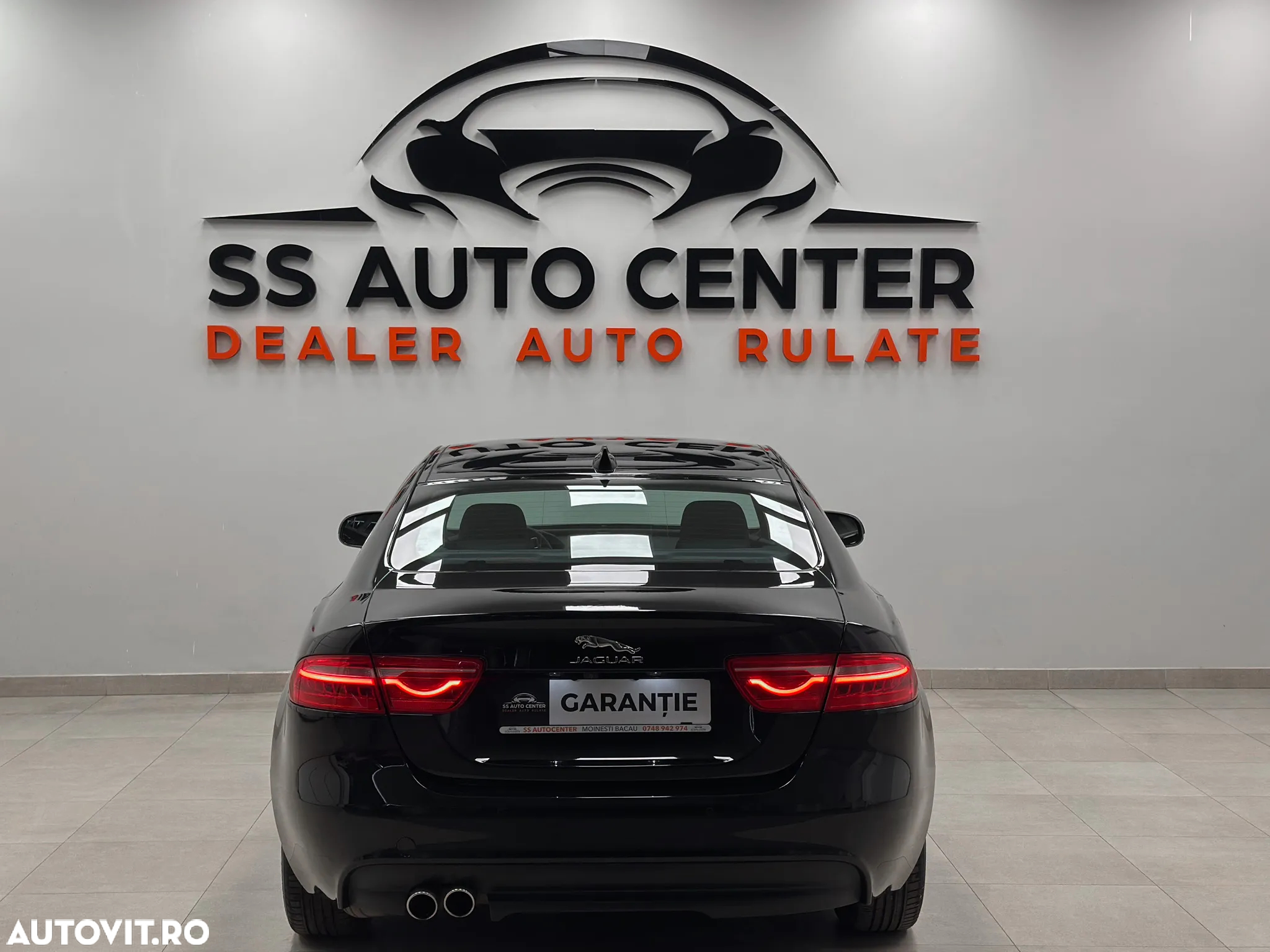 Jaguar XE 2.0 Pure - 8